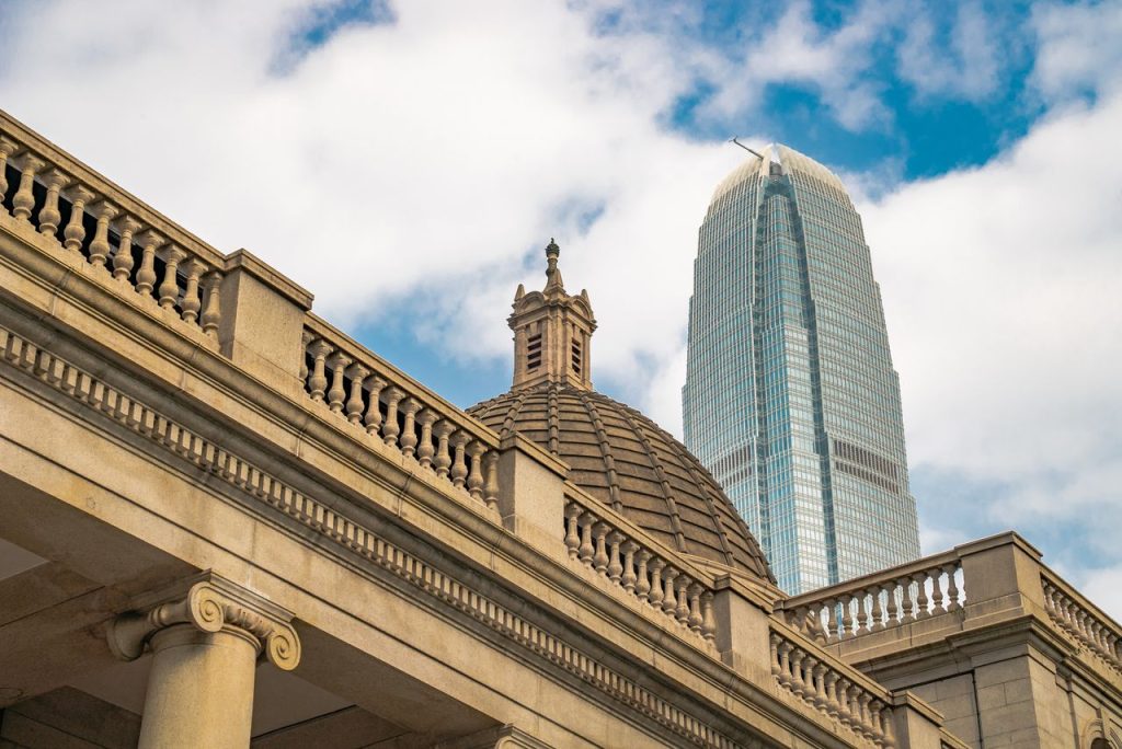 A striking contrast of old and modern architecture in Hong Kong, showcasing skyline beauty.